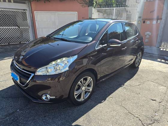 PEUGEOT 208 1.6 GRIFFE 16V FLEX 4P AUTOMÁTICO PEUGEOT 208 1.6 GRIFFE 16V FLEX 4P AUTOMÁTICO